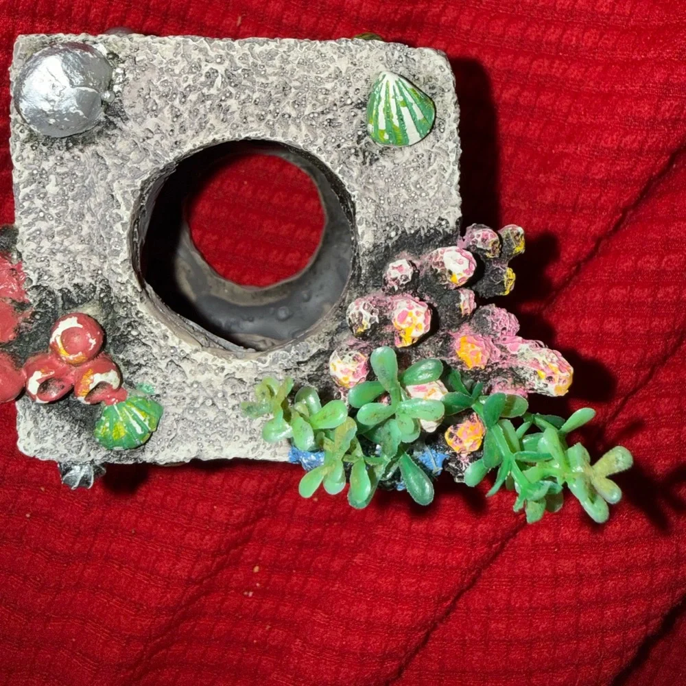 Aquarium decor mimic a rock formation with fakeplants and coral 3 inches wide